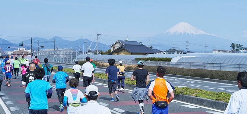 富士山を臨む駿河路を走ります