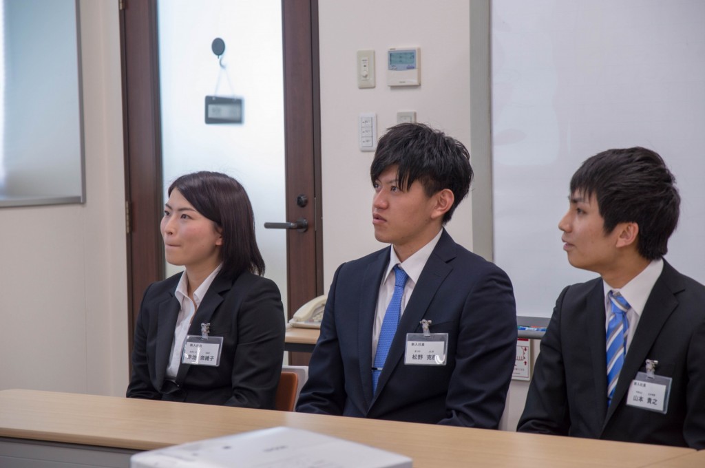 新入社員の引き締まった表情